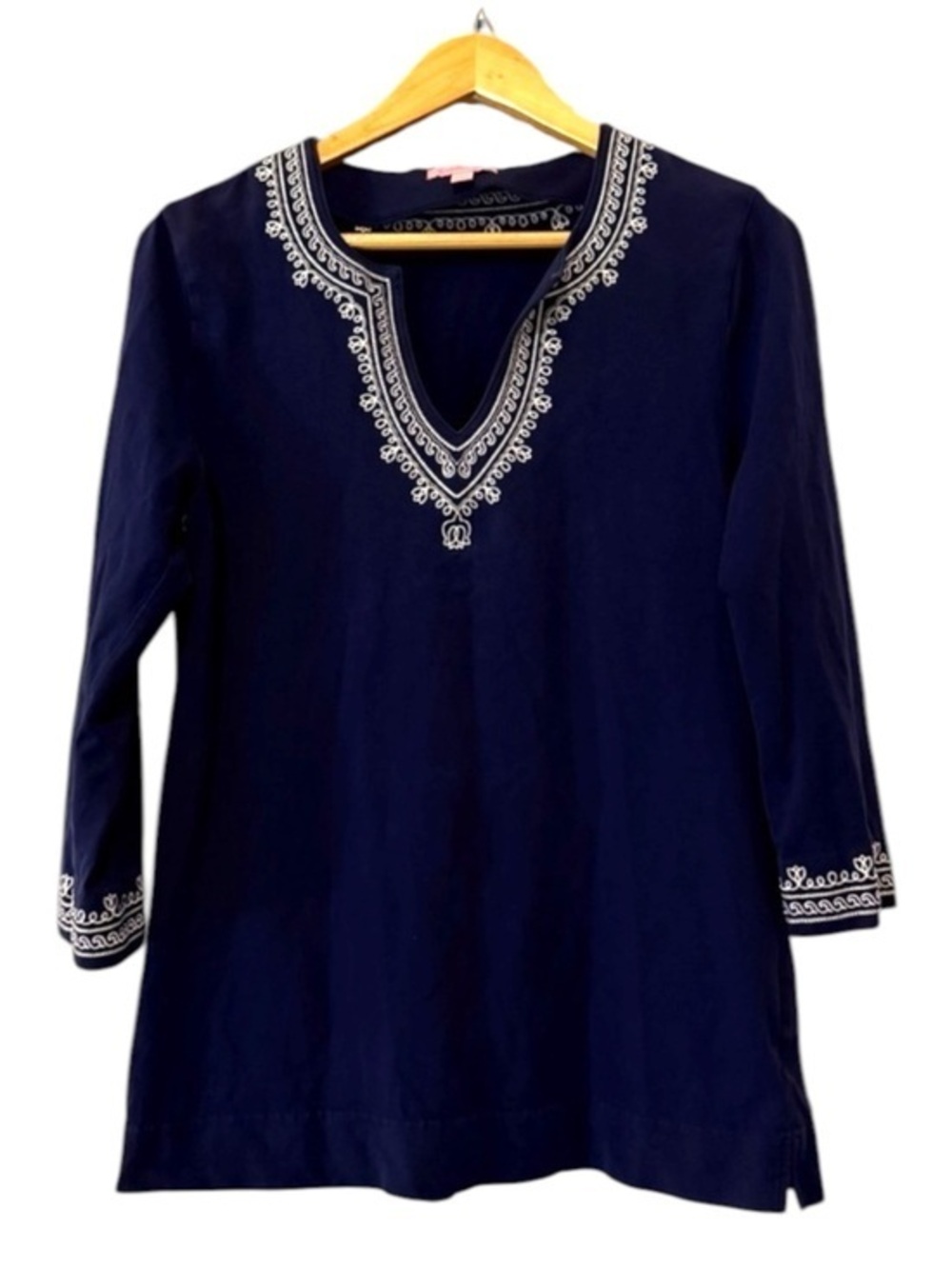 Lilly Pulitzer Navy Embroidered Coastal Tunic Top size Large Quiet Luxury